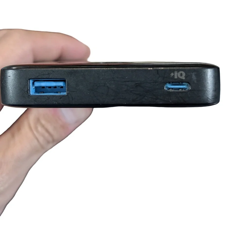 Qq9U Anker Power Bank (10000mAh, 12W, 2-Port)  Model A1237 Used